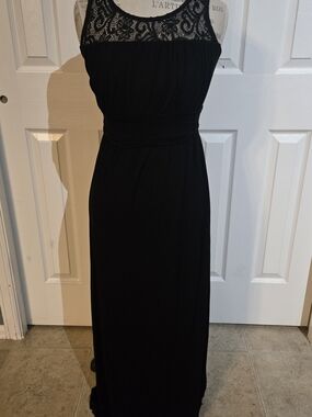 Gilli | Dresses | Whitney Knit Tiered Keyhole Back Maxi Dress In Navy |  Poshmark